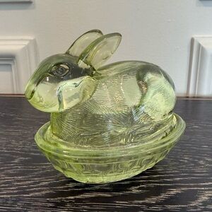 Vintage LE Smith Green Glass Bunny Rabbit On Nest Covered Candy Dish